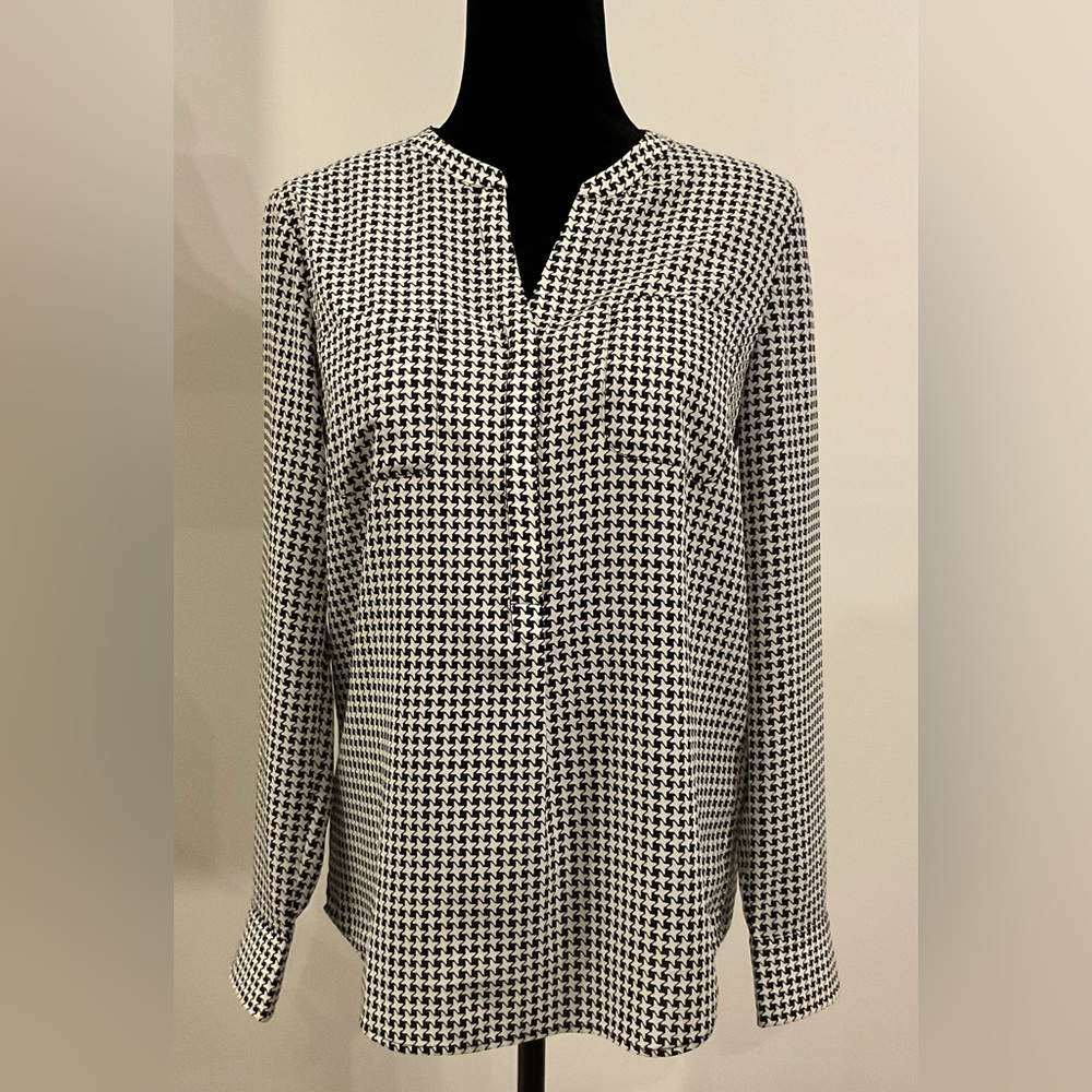 NWOT Houndstooth - Talbots’ Split Neck Tunic Blouse